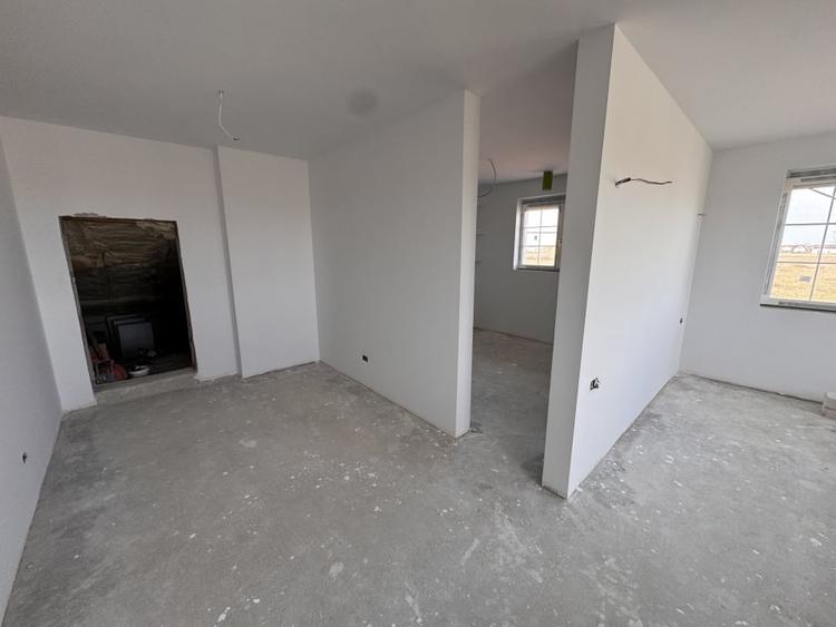 Casă individuală cu 5 camere cu Piscina în Moșnița Nouă
