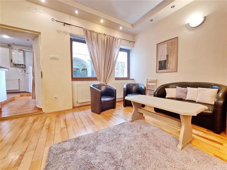 Garsoniera spatioasa de inchiriat in Centrul Istoric al Brasovului - 2