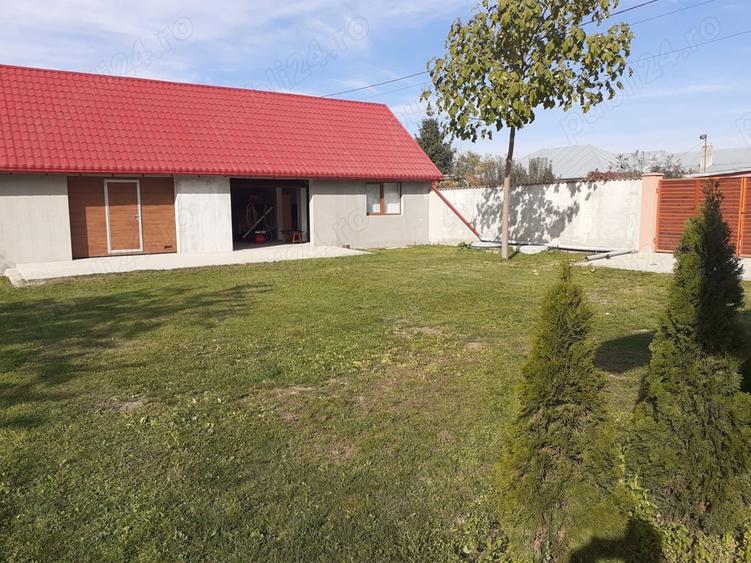 Casa cu teren de vinzare - 1