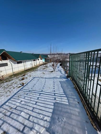 Vand teren cu cladire de locuit si anexe gospodaresti si iesire la iaz - 3