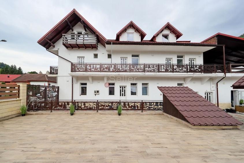 Proximitate imediata fata de Castelul Bran - 11