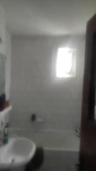 Apartament trei camere semidecomandat,de vanzare sau schimb cu garsoniera plus diferen?a - 1