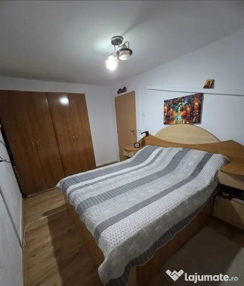 Apartament cu 3 camere decomandat în Micro 5