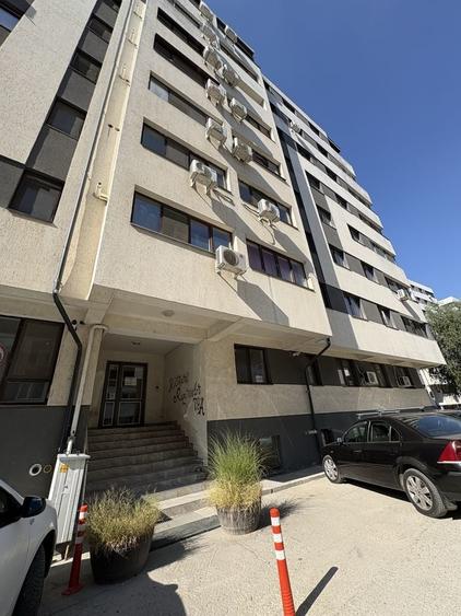 Apartament cu 3 camere decomandat în Roșu