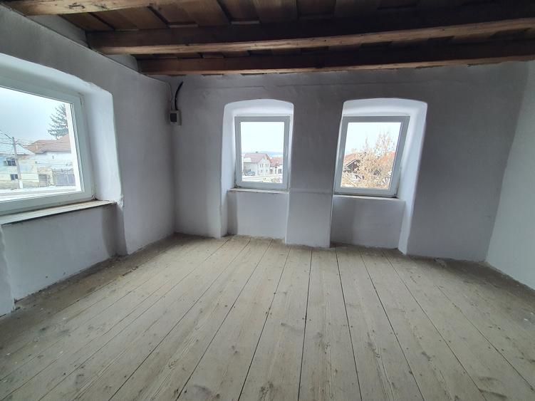 Casa singur în curte - 6