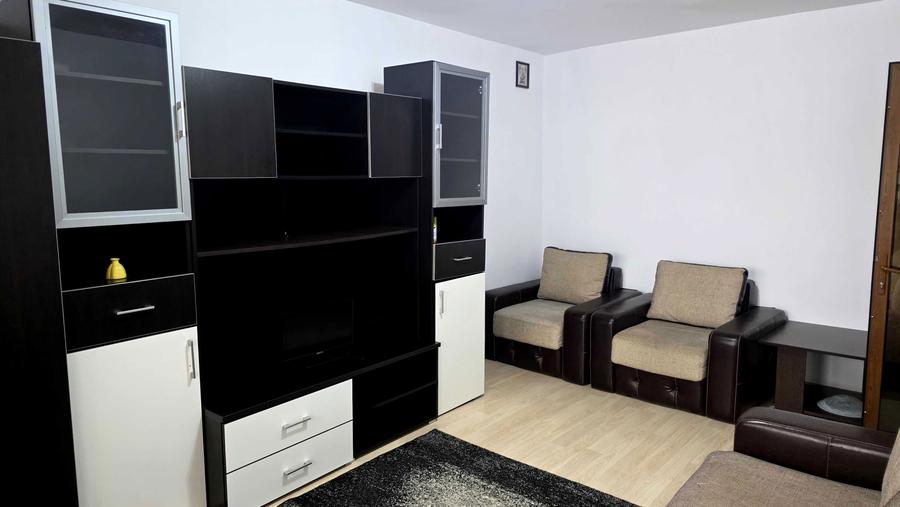 Proprietar ofer spre inchiriere garsoniera decomandataa - 2