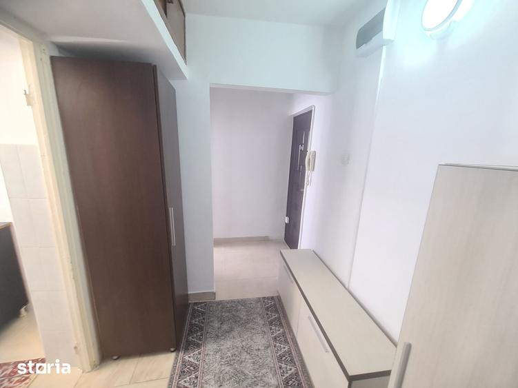 Apartament cu 3 camere semidecomandat în Cornișa