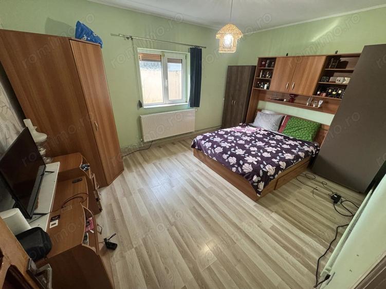 Casa 120 mp + casa 49 mp, teren 640 mp, deschidere 15 ml, Calea Dobrogei Valu - 6