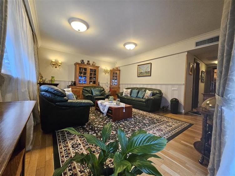 Vanzare Vila   Casa  D+P+M 350 mp - Aviatiei   str. Biharia - 1