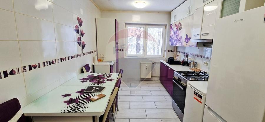 Apartament 2 camere,etaj 1, semidecomandat, balcon,zona centrala - 2