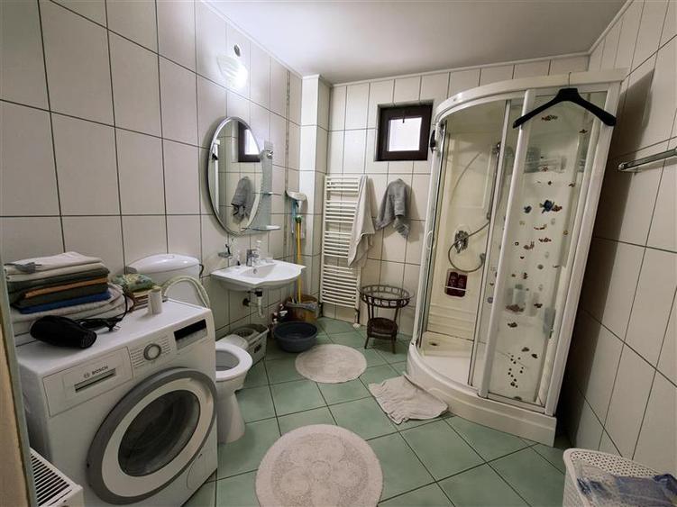 Casa cu 4 camere 2 bai curte spatioasa de inchiriat - 8