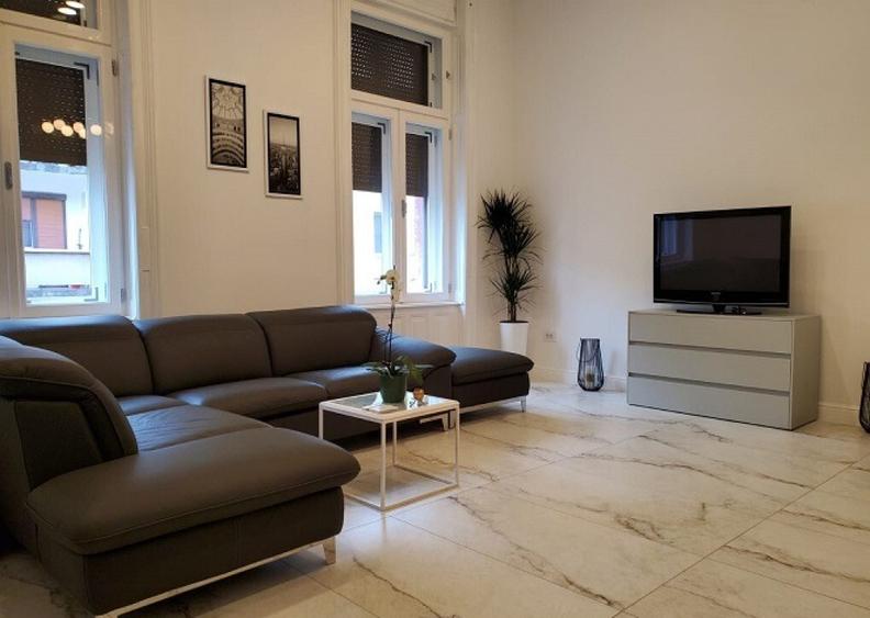 Inchiriez apartament 3 camere zona Ultracentrala - ID : RH-40067 - 2