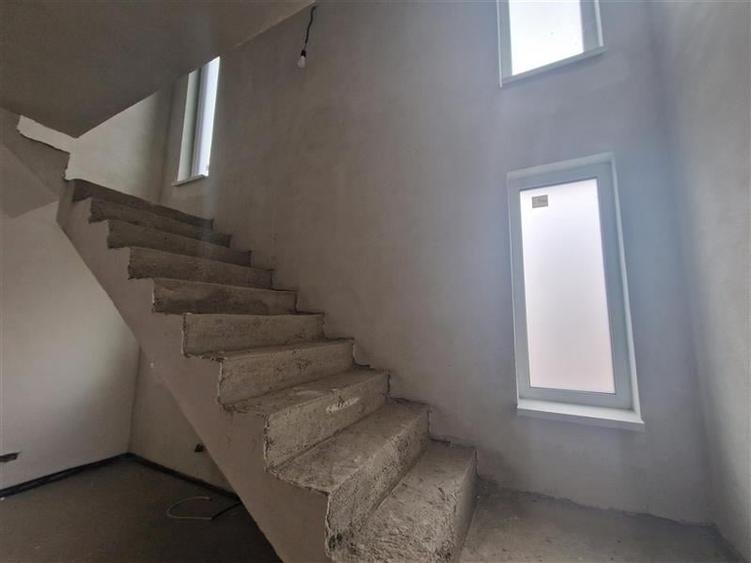 Casa P+E , teren 276 mp, parte dintr-un triplex - Statia de Salvare - 2