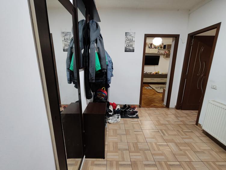 Apartament cu 3 camere semidecomandat în Gării