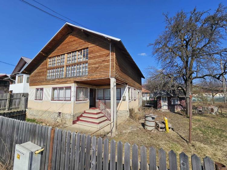 Casa cu teren 598 mp de vanzare in Comarnic | Vedere spre munte - 1