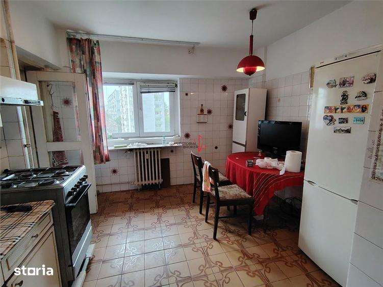 Apartament cu 3 camere decomandat în Grivița