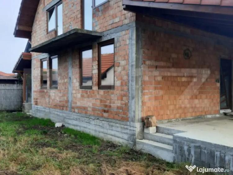 Casa la ro?u de vanzare 242mp construiti, 500 mp teren ?? - 1