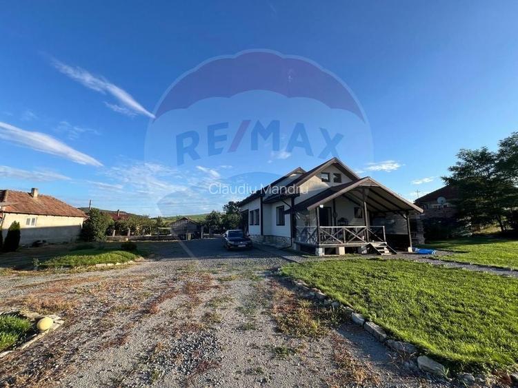 Teren 1 ha cu casa, hipodrom si facilitati echitatie, la 25 km de Cluj Teren 1 ha cu casa, hipodrom si facilitati echitatie, la 25 km de Cluj