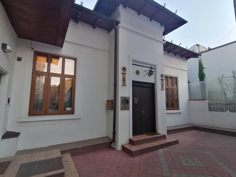 Vanzare casa renovata 2 camere curte proprie foisor Cotroceni - 1