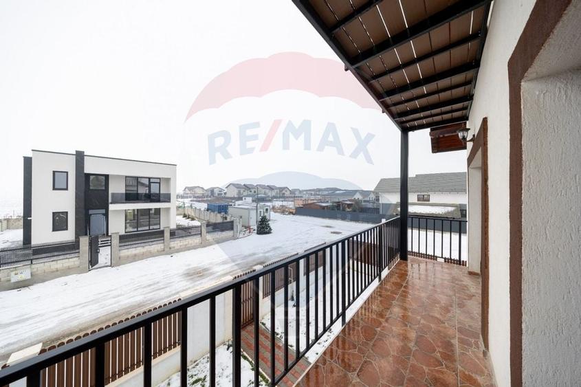 Casa cu 9 camere, teren 501 mp,  Harman! - 36