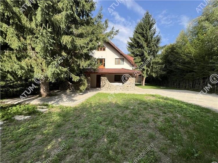 Cabana cu 7 camere 7 bai si teren 1000 mp in Avrig zona Mlaci - 2