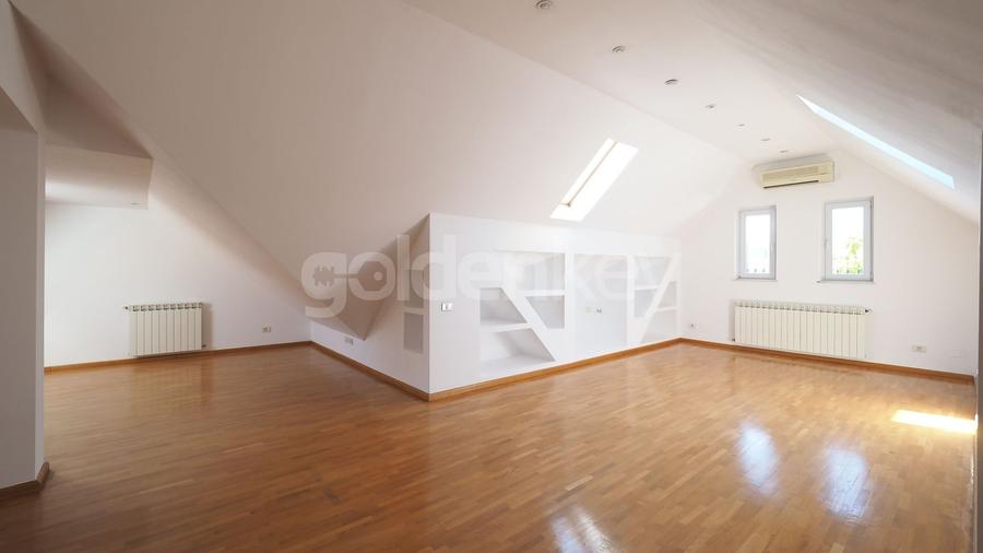 Vila cu 6-7 camere si gradina generoasa - 19