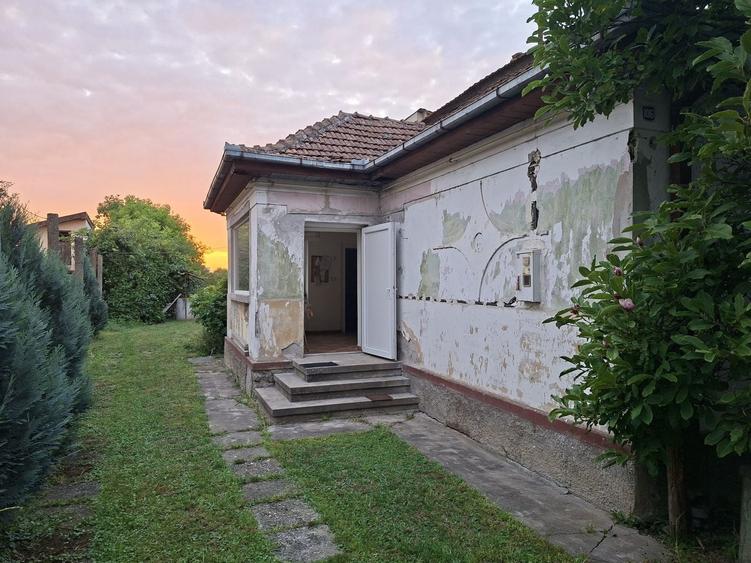 BRASADAS vinde casa individuala 2 cam teren 6 ari Titulescu. - 2