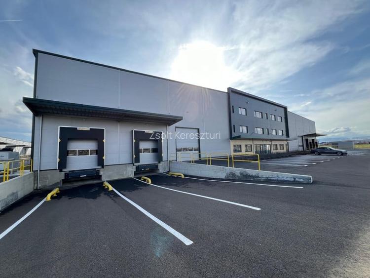 Hala ultramoderna centru logistic, depozitare + birouri 5,857 mp