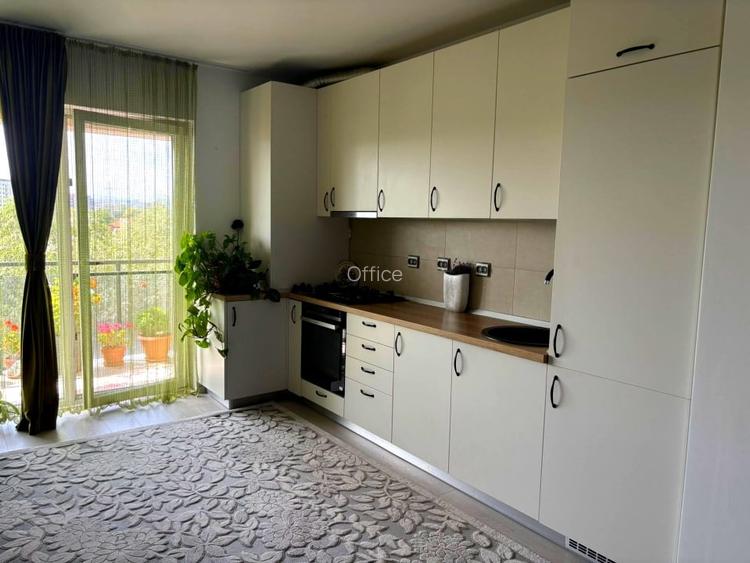 Apartament cu 2  camere de vanzare, finisat,mobilat