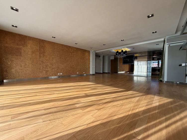 Apartament impresionant cu vedere catre lac, piscina comuna, finisaje premium - 8