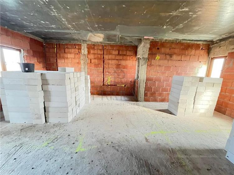 Sacalaz - Zona excelenta - Duplex spatios - 5 camere - P+1 - Locuri de parcare i - 9