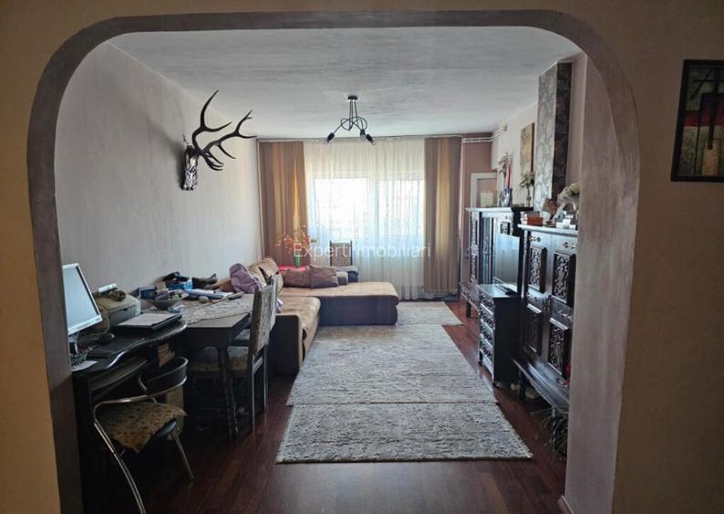 Apartament 4 camere, decomandat situat in zona Tomis III