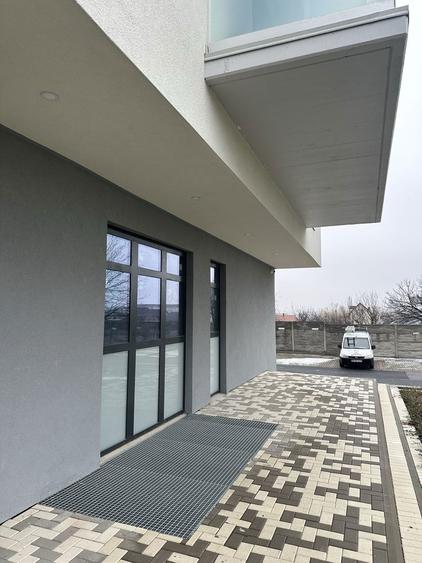 Inchiriez spatiu comercial in complexul grand hill residence oradea - 4
