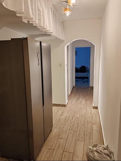 Vând apartament 3 camere semidecomandat 55mp izolat gaze et3 str.Aleea Farului h - 9