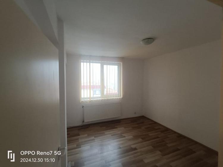 Apartament de vanzare 4 camere - living și 3 dormitoare - 6