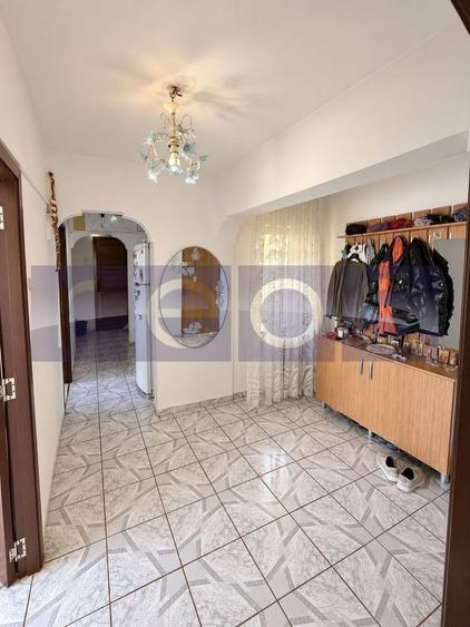 Apartament cu 3 camere decomandat, mobilat în Tei