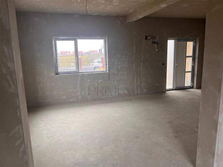 Casa individuala - teren generos - toate utilitatile - living mare - 8