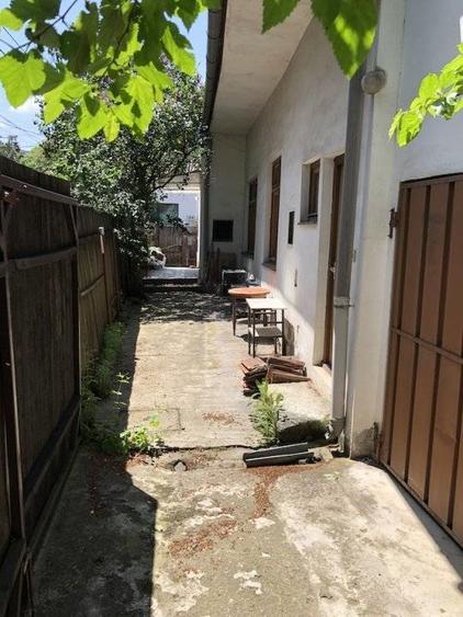 Casa individuala cu 2 camere, 120 mp utili si 440 mp teren, cu finisaje clasice, in Plopilor - 1