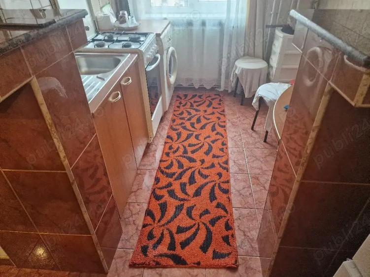 Ap 2 cam, etaj2 , decomandat,utilat,balcon,centrala, zona Spiru Haret - 10