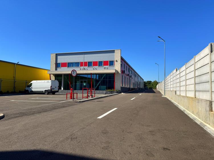 Spațiu comercial, de 2,958 mp, în Central