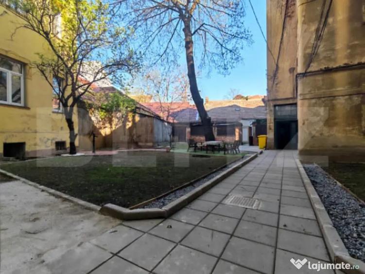 Cladire istorica, apartament 2 dormitoare, decomandat, zona - 3