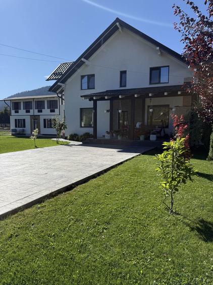 Casa spatioasa cu gradina si anexa situata intr-o zona linistita - 11