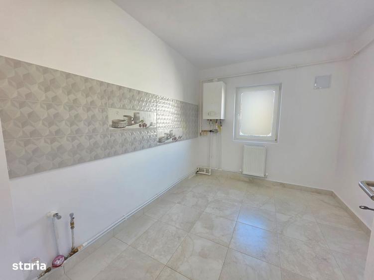 2 camere, fix langa Liceul Roman Voda, etaj intermediar, renovat 2025 - 2
