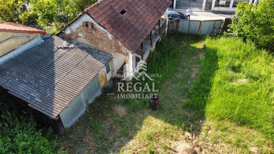 Casă de vânzare cu teren generos - 2.500 mp Casă de vânzare cu teren generos - 2.500 mp