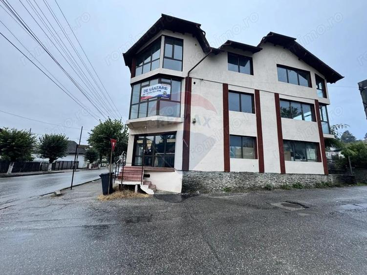 De Vanzare - Cladire de birouri situata strategic, in zona Centrala - 1