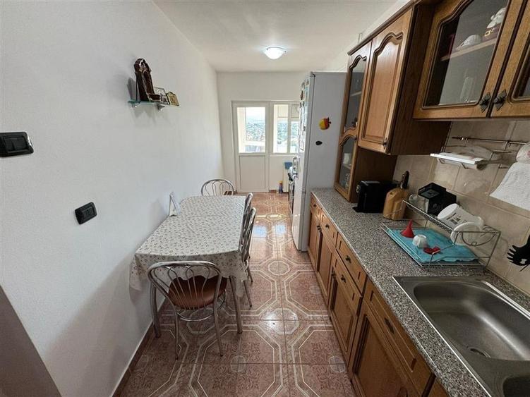 Apartament 3 camere, mobilat si utilat, ultracentral, etaj 9/10 - 2