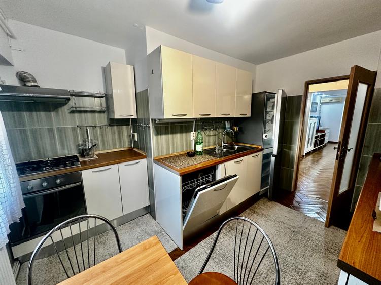 Apartament 3 camere,prima linie la mare - 4