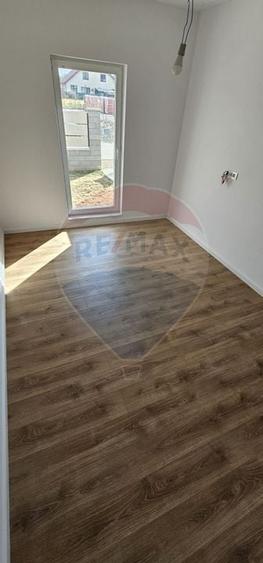 Casa / Vila cu 4 camere de vanzare - 5