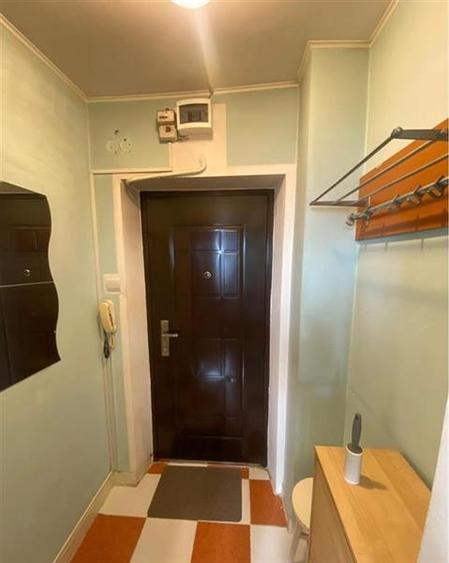 Garsoniera, Piata Victoriei, - 5