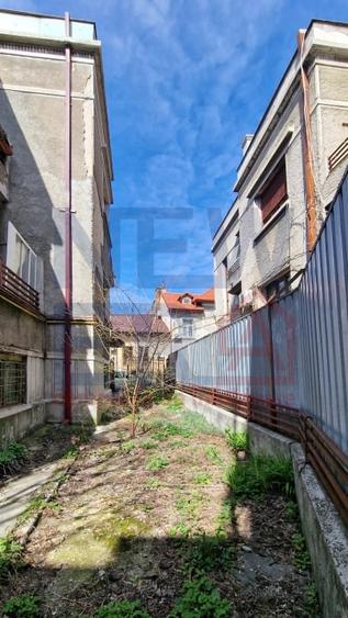 Vila cu curte de vanzare ULTRACENTRAL - 386 mp, 114 mp curte libera - 5